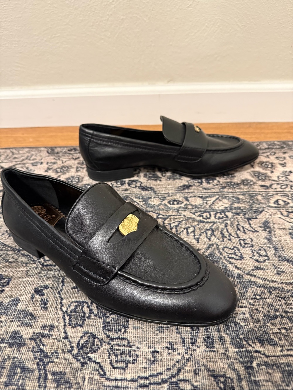 Vince Camuto Women’s 39 / 8 Leather Loafers Paraman Gold Accent Classic